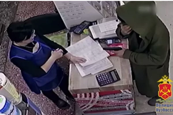Кузбассовец в зелёном плаще и с пистолетом напал на магазин