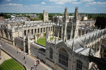 Фото: В Оксфордский университет впервые поступило больше женщин, чем мужчин 1