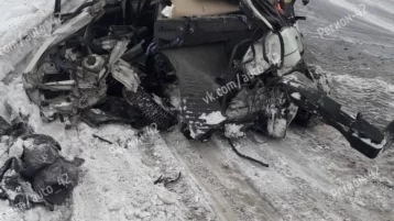Фото: В результате ДТП на кузбасской трассе машина стала грудой металла  2