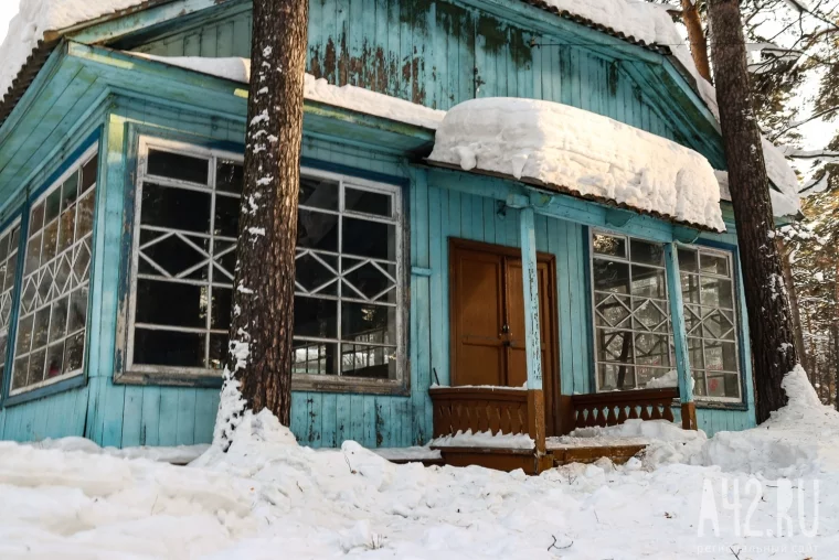 Фото: В Рудничном бору в Кемерове сносят старый корпус лыжной спортшколы. Вспоминаем её историю и рассказываем, что построят на этом месте 22