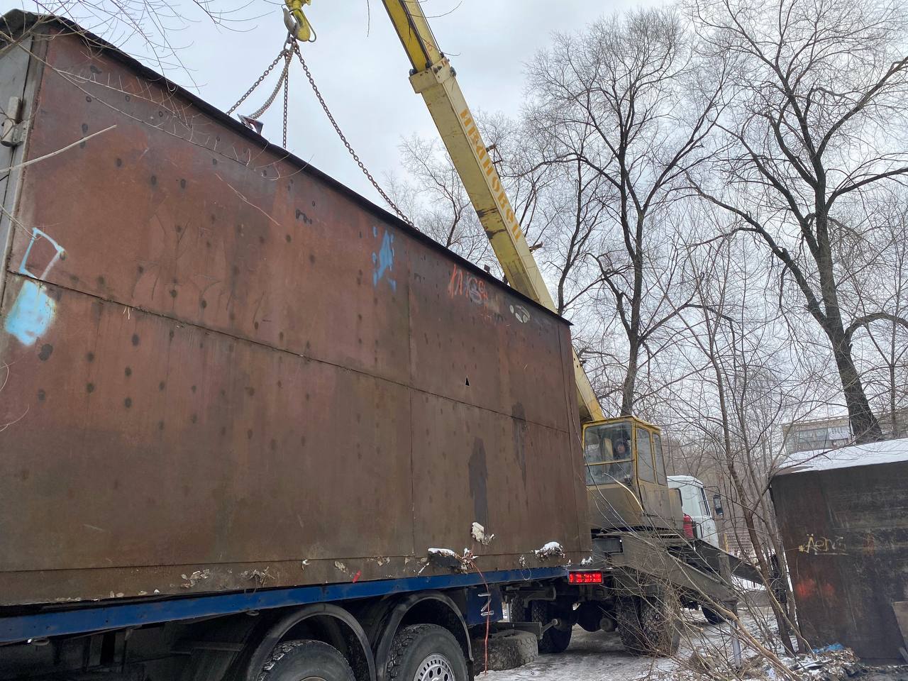 В Центральном районе Новокузнецка продолжают демонтировать незаконные гаражи