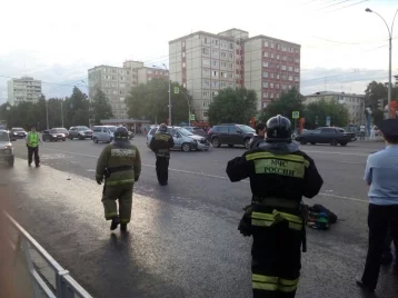 Фото: В Кемерове на проспекте Ленина разбился мотоцикл 1