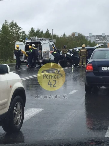 Фото: Кемеровчанку зажало в авто после ДТП на Притомском проспекте 3