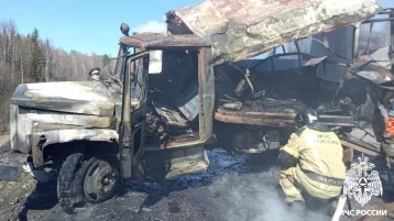 Фото: На автодороге Кемерово — Анжеро-Судженск в результате ДТП загорелся грузовик 2