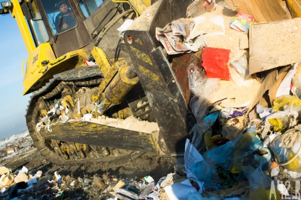 Россельхознадзор обнаружил огромную свалку на сельхозземлях в Кузбассе