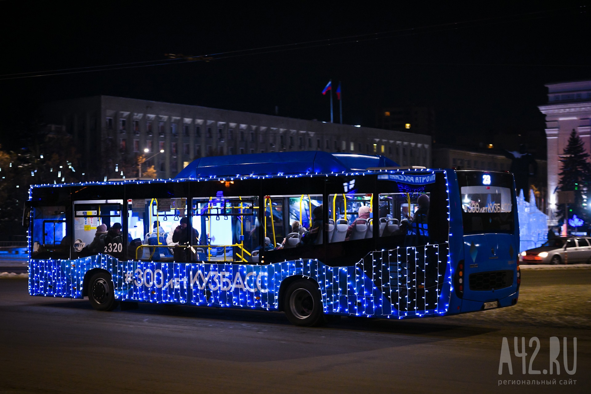 В Кемерове на линию выйдут три автобуса с праздничной иллюминацией