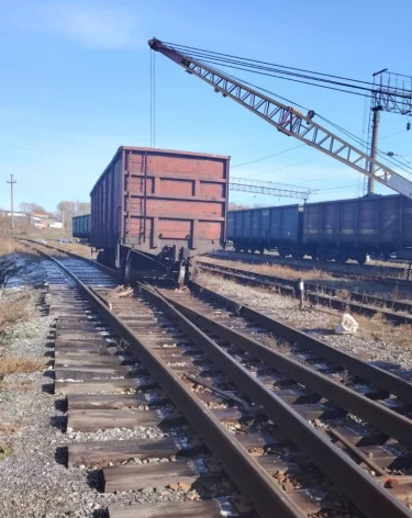 В Кемерове в районе станции Правотомск с рельсов сошли три вагона