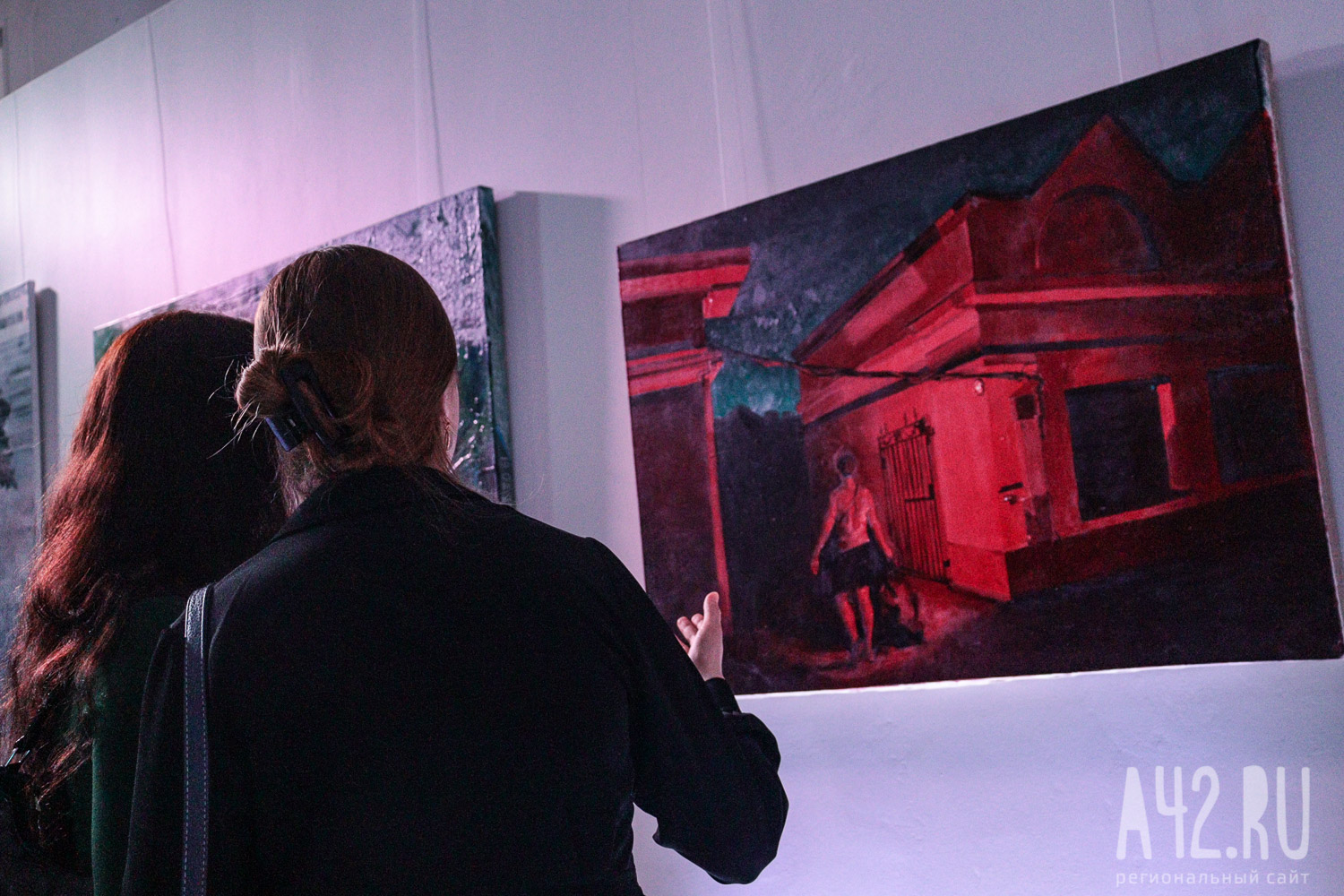 Современное искусство: в Кемерове открылась выставка картин Андрея Малахова