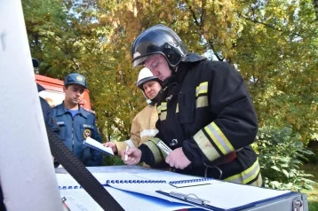 Фото: Сергей Цивилёв проконтролировал ход эвакуации людей при «пожаре» в библиотеке 1