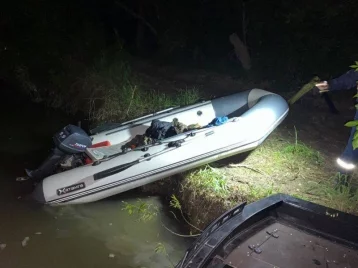 Фото: В Кузбассе девушка пропала из лодки посреди Томи: понадобилась помощь спасателей 1