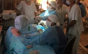 Кузбасские хирурги провели операцию с помощью телемедицины, чтобы дать возможность младенцу дышать