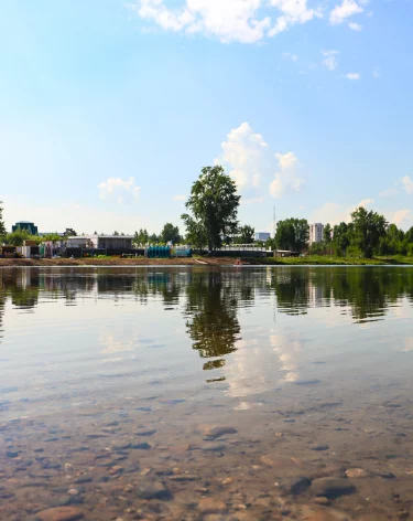 В Кемерове двое налётчиков угрожали утопить человека в Красном озере из-за 90 тысяч рублей