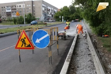 Фото:  В Кемерове на 15 участках улиц идёт ремонт дорог и тротуаров: в мэрии рассказали о ходе работ 1