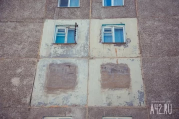 Фото: Годовалый ребёнок выпал из окна в Кемерове 1