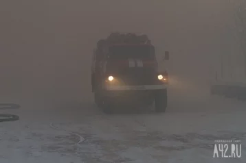 Фото: На кузбасской трассе сгорел грузовик 1