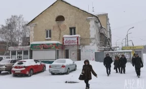 «Был сильный хлопок»: кемеровчане сообщили о рухнувшей стене в здании на проспекте Ленина