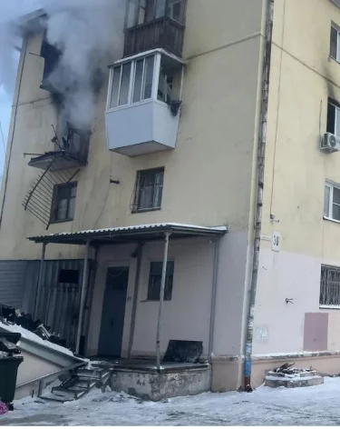 В Свердловской области из-за взрыва газа в жилом доме начался пожар