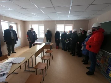 Фото: В школе кузбасского села Старопестерево прошёл оперштаб по завершению капремонта 1