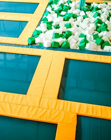 В Кузбассе мэрия выплатит подростку 50 тысяч рублей за травму на батуте