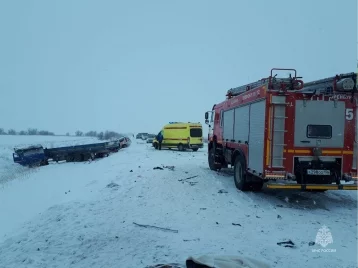 Фото: Под Оренбургом пять человек погибли в массовом ДТП с грузовиком, есть пострадавшие 1