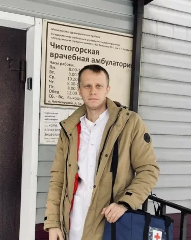 В Кузбассе фельдшер попал в квартиру пострадавшей пенсионерки с помощью соседей