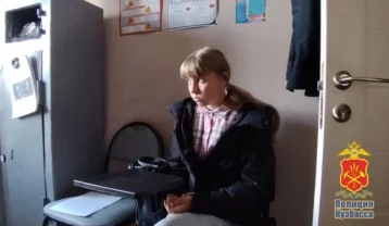 Фото: В Кузбассе задержали девушку, которая с помощью слова «Барсик» лишила пенсионерку 800 тысяч рублей 1