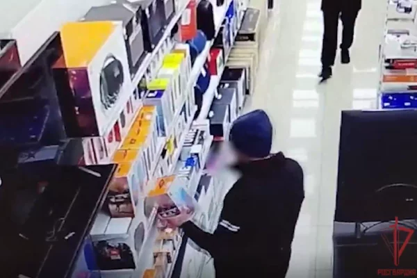 В Кузбассе кража техники в магазине попала на видео: вора задержали росгвардейцы