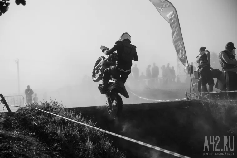 Фото: Международные соревнования по экстремальному эндуро в Кемерове: грязь, пыль и мотоциклы 20