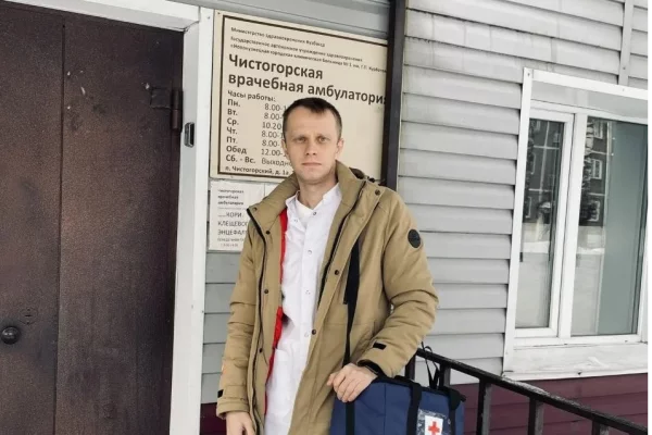 В Кузбассе фельдшер попал в квартиру пострадавшей пенсионерки с помощью соседей