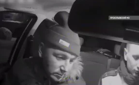 В Кузбассе пьяный водитель выпрыгнул из машины и пытался сбежать от полицейских 