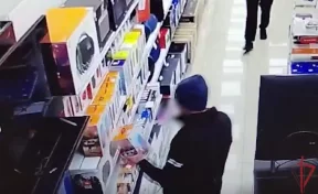 В Кузбассе кража техники в магазине попала на видео: вора задержали росгвардейцы