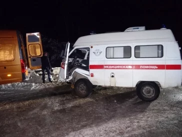 Фото: Опубликованы кадры с места ДТП в Кузбассе, в котором погибла фельдшер скорой помощи 2