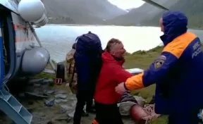 Операция по спасению кемеровских туристов в горах Алтая попала на видео