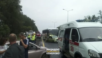 Фото: На кузбасской трассе из-за ДТП образовалась большая пробка 1
