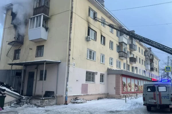 В Свердловской области из-за взрыва газа в жилом доме начался пожар