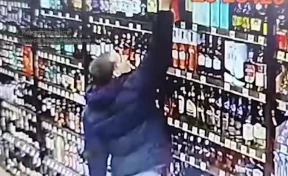 Шампанское, виски и коньяк: житель Междуреченска ограбил супермаркет