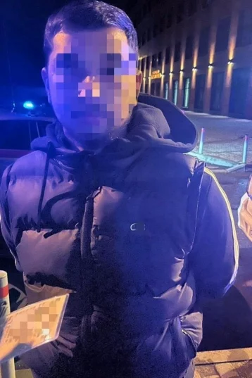 Фото: В центре Санкт-Петербурга злоумышленники похитили мужчину, угрожая ножом 2