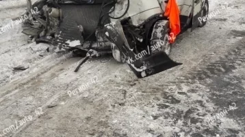 Фото: В результате ДТП на кузбасской трассе машина стала грудой металла  3