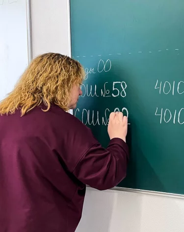 Власти Кузбасса запланировали обеспечить учителей планшетами в 2027 году