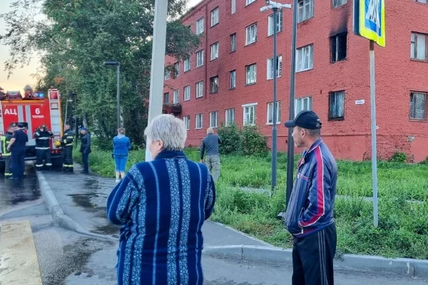 В Кузбассе рано утром загорелся многоквартирный дом: спасены 15 человек