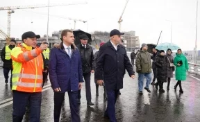 Сергей Цивилёв и министр Алексей Чекунков поздравили кемеровчан с запуском движения по Театральному мосту