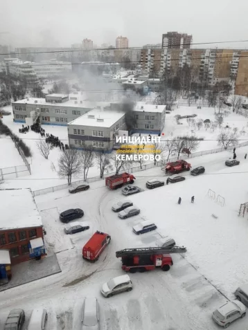 Фото: В Кемерове загорелась школа, опубликовано видео ЧП 1