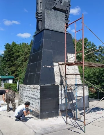 Фото: В Кемерове начался ремонт монумента «Память шахтёрам Кузбасса» 2