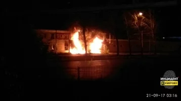 Фото: В Кемерове сгорела кондитерская 1