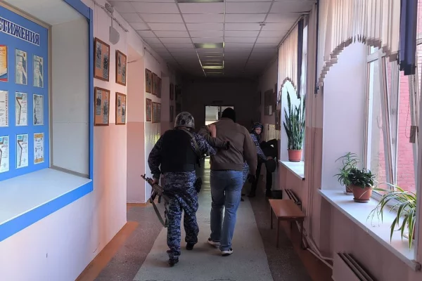 В Кузбассе усилили меры безопасности из-за нападений на школы