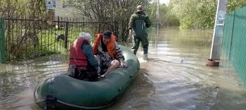 Фото: В Новокузнецком округе в районе Карлыка подтопило 20 садовых участков и дорогу 1