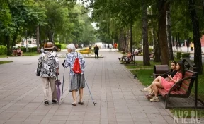 Геронтолог обратила внимание на «тихие» признаки старения, связанные с походкой