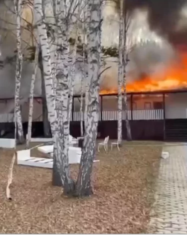 В Прокуратуре назвали предварительную причину пожара в экопарк-отеле в Красноярском крае