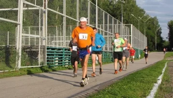 Фото: Кемеровчанин пробежал 106 километров за 12 часов на сверхмарафоне в Томске 1