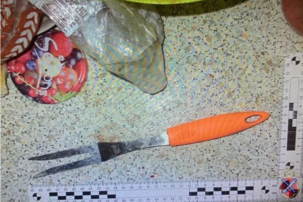 Жительница Волгоградской области напала на мужа с вилкой для разделки мяса